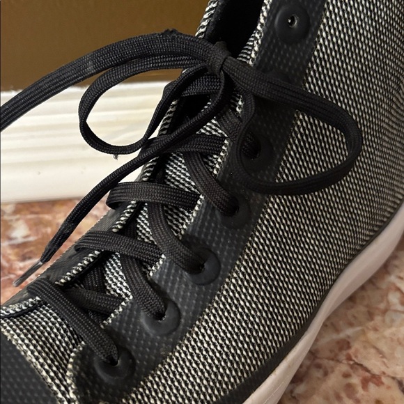 Converse Chuck Taylor Black and White Textured Hi Top Sneakers-Sz 7.5 - Picture 9 of 10